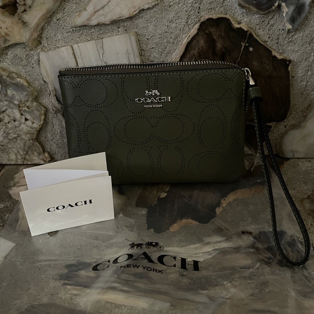 NEW COACH Corner Zip Wristlet